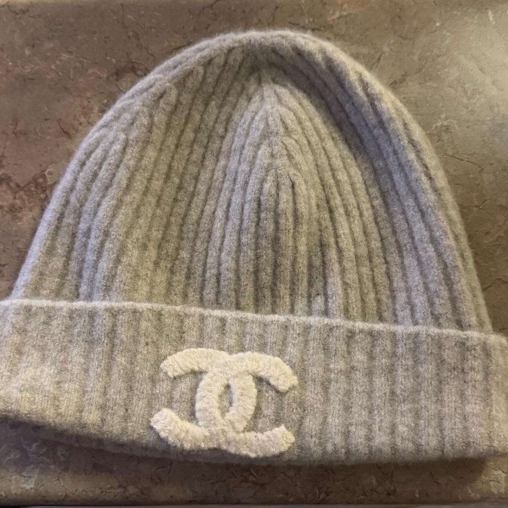 CHANEL Light Gray Ribbed Beanie